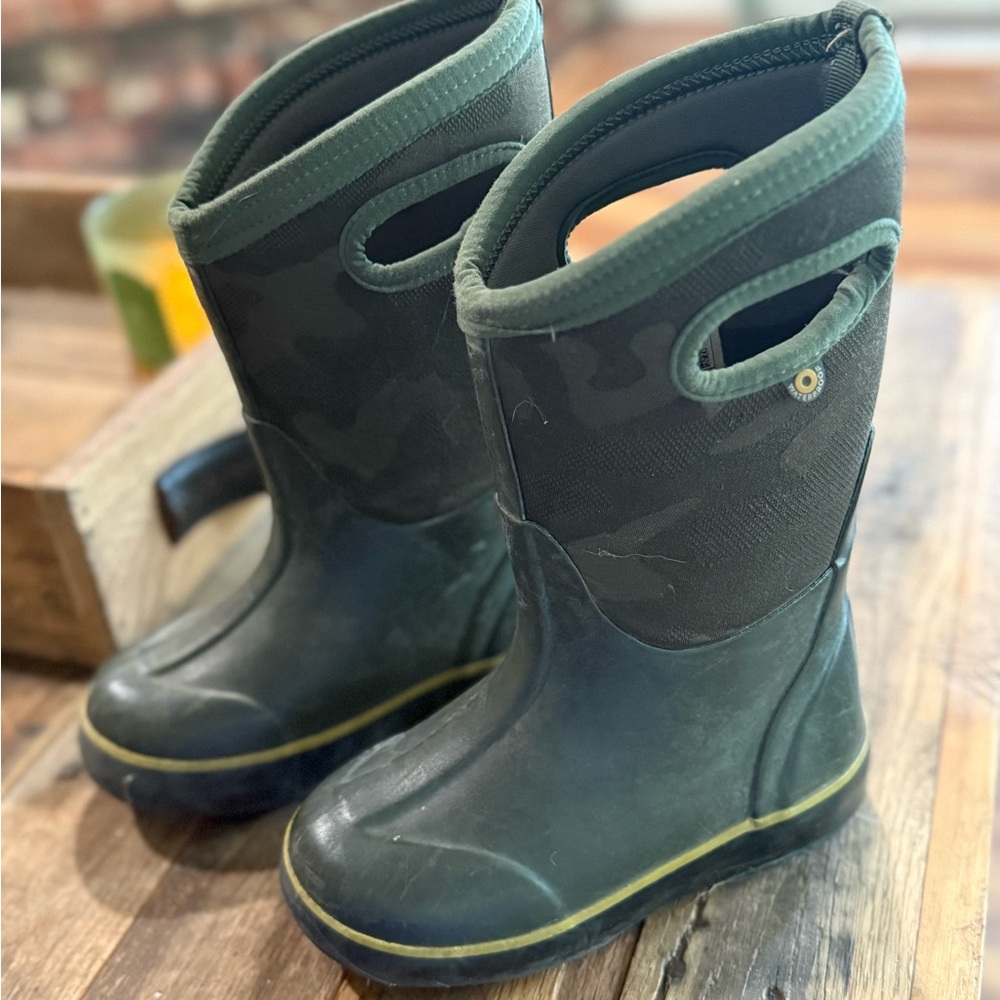 Bogs Kids Dark Green Camouflage Boots